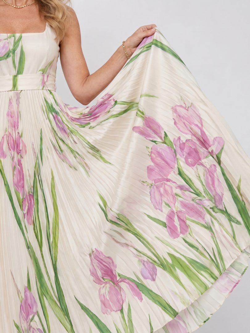 Audrey | Robe Midi Sans Manches en Satin avec Décolleté Carré et Plis Élégants