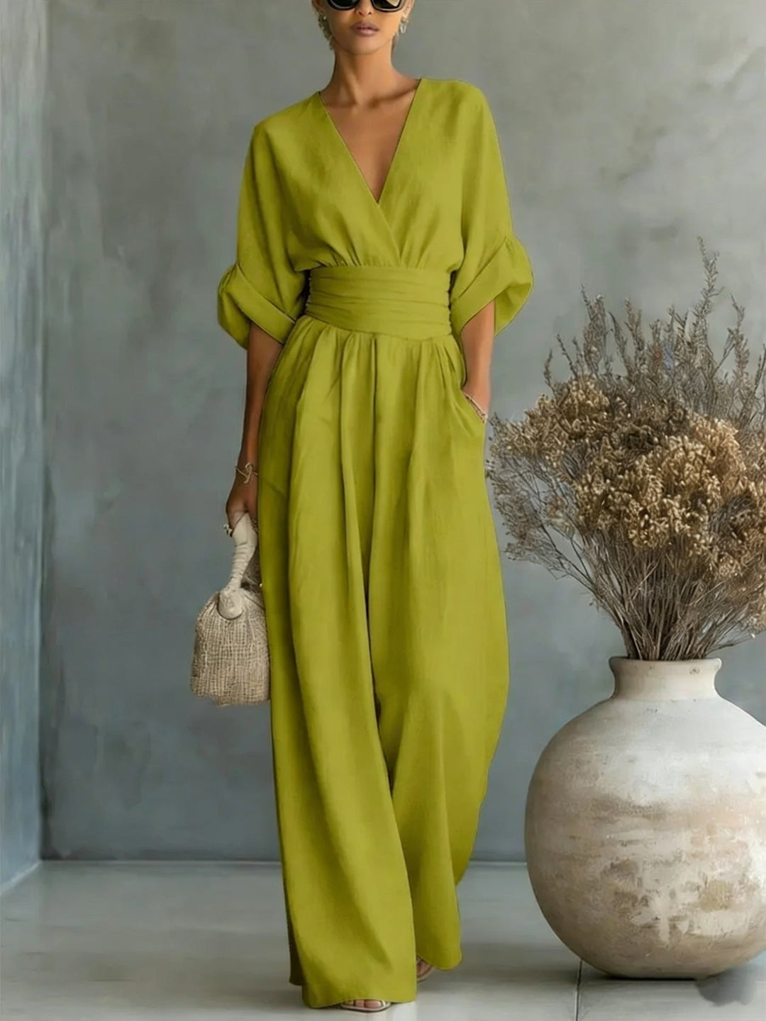 Ruth | Robe Élégante en V, Dos Nu et Manches Fluides