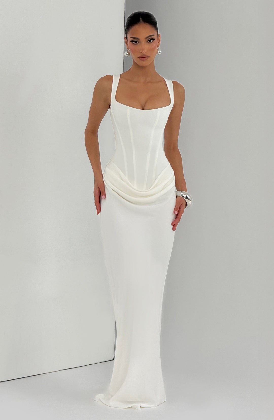 Adelina | Robe maxi à décolleté carré